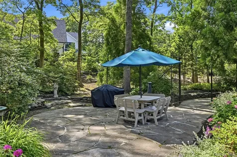 18 Nicole Court Manorville NY 11949