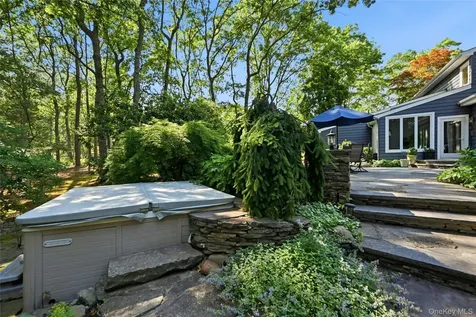 18 Nicole Court Manorville NY 11949