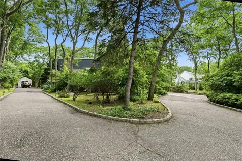 18 Nicole Court Manorville NY 11949