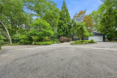 18 Nicole Court Manorville NY 11949