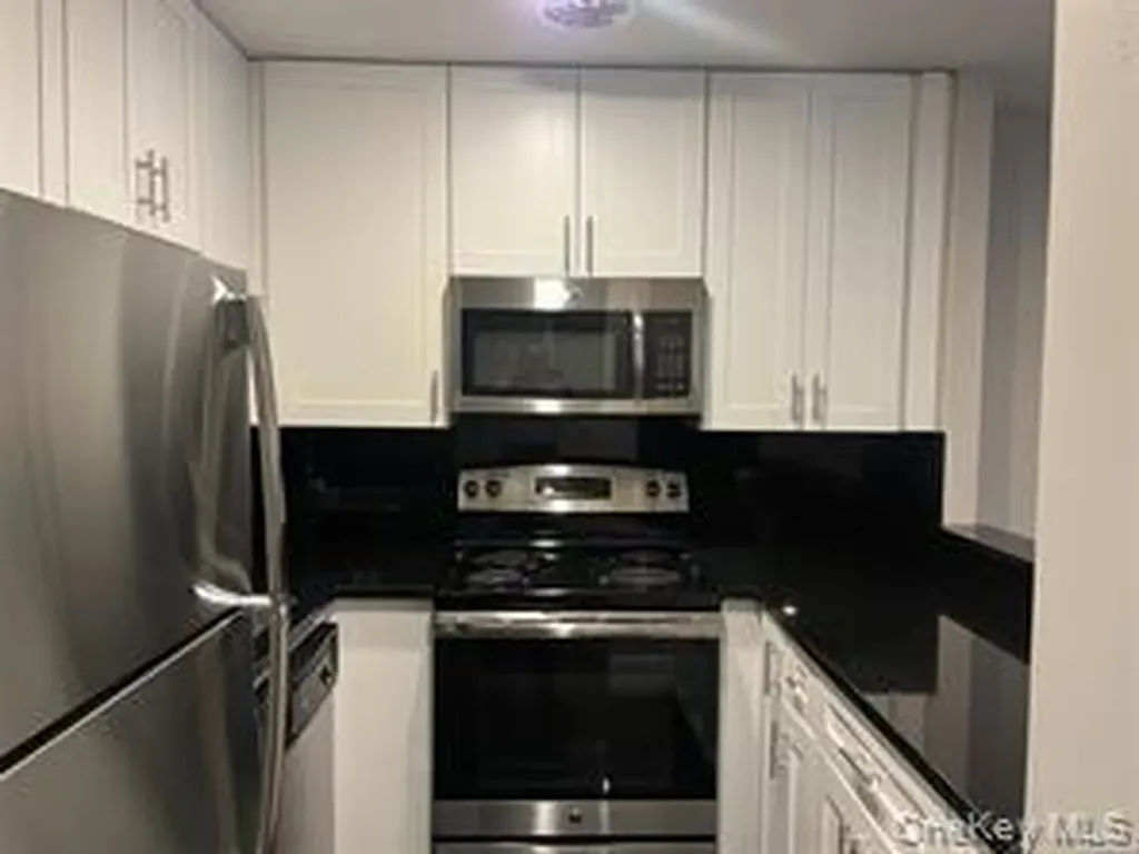 739 Chestnut Street Cedarhurst NY 11516