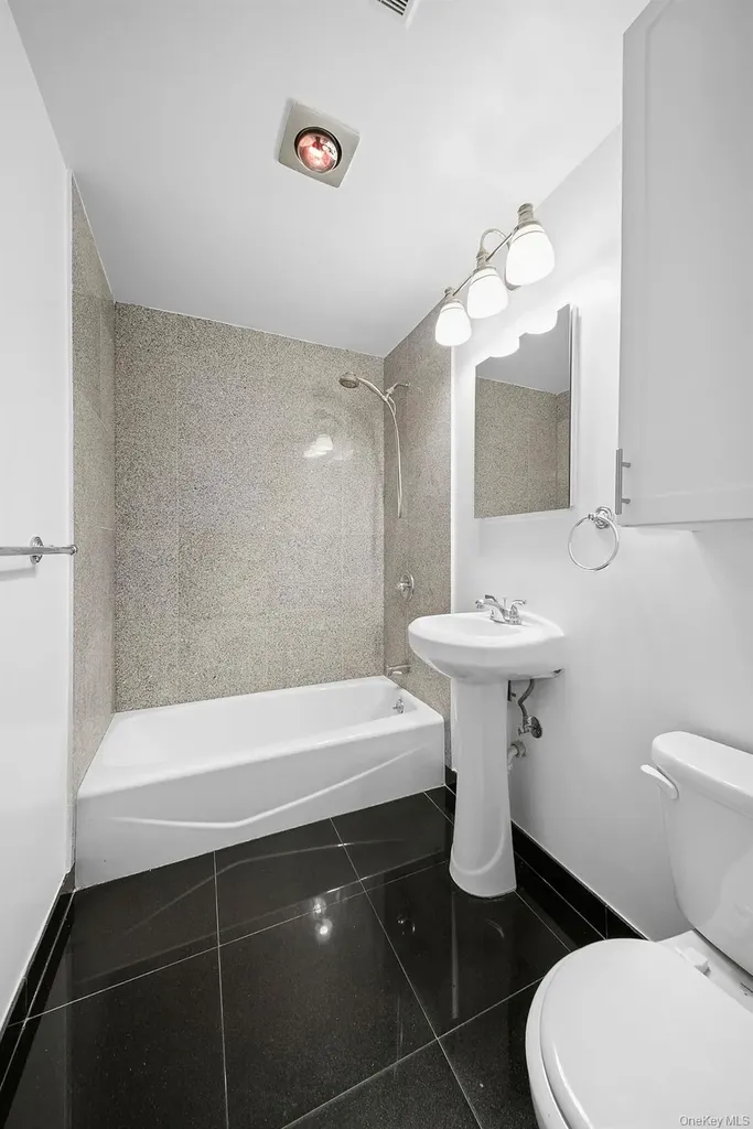 739 Chestnut Street Cedarhurst NY 11516