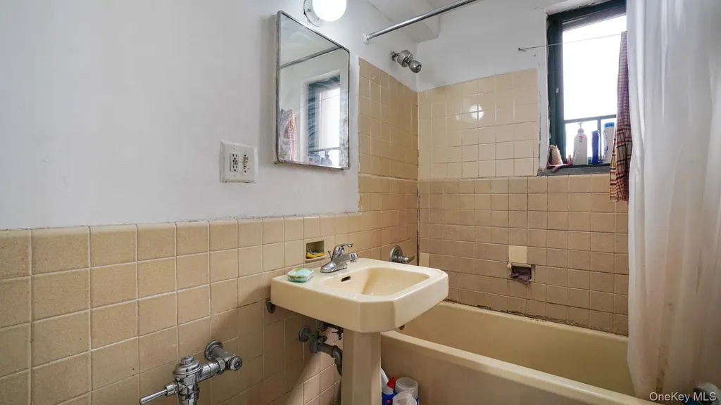 2049 Mcgraw Avenue Bronx NY 10462