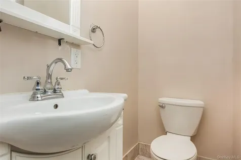 216 Woodbury Road Woodbury NY 11797