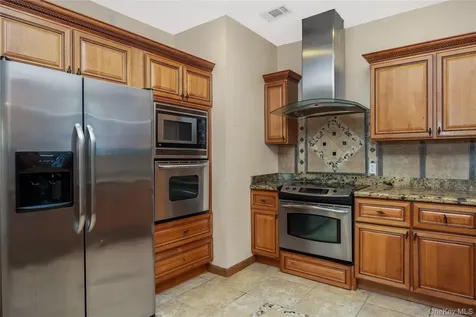216 Woodbury Road Woodbury NY 11797