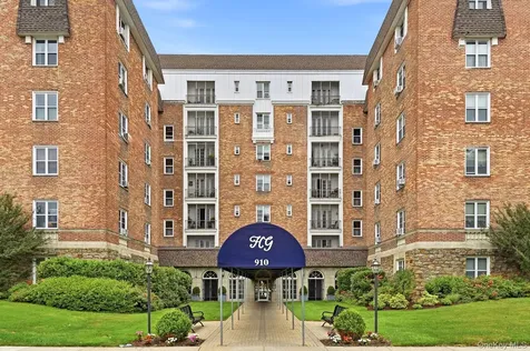 910 Stuart Avenue Mamaroneck NY 10543