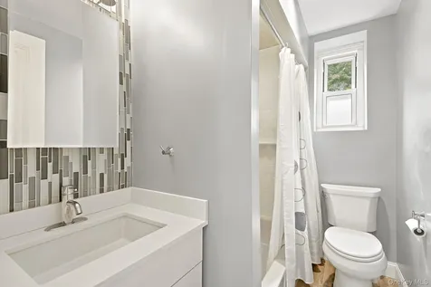 910 Stuart Avenue Mamaroneck NY 10543