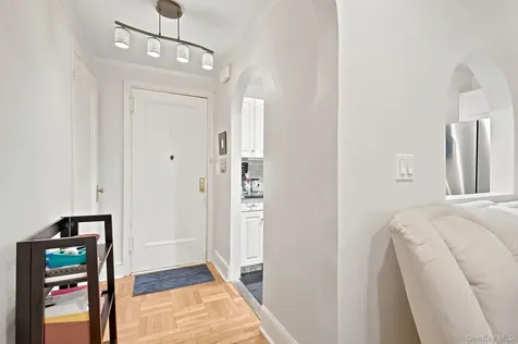910 Stuart Avenue Mamaroneck NY 10543