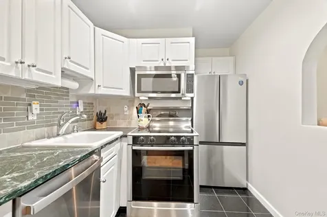 910 Stuart Avenue Mamaroneck NY 10543