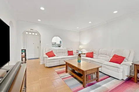 910 Stuart Avenue Mamaroneck NY 10543