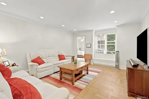 910 Stuart Avenue Mamaroneck NY 10543