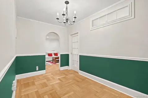 910 Stuart Avenue Mamaroneck NY 10543