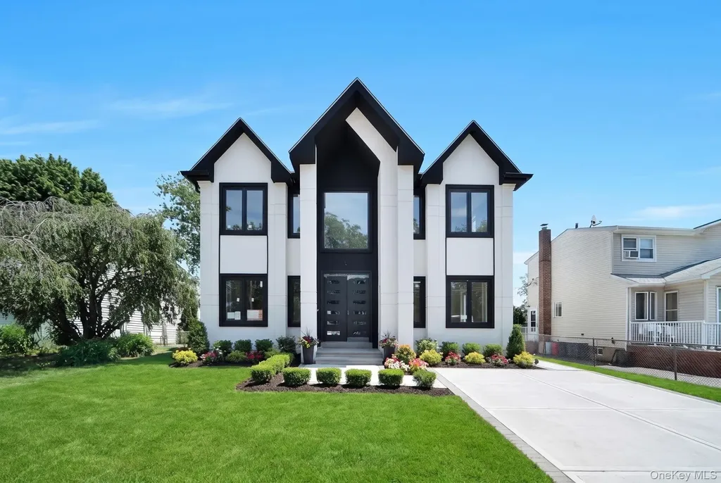 748 Carman Avenue Westbury NY 11590