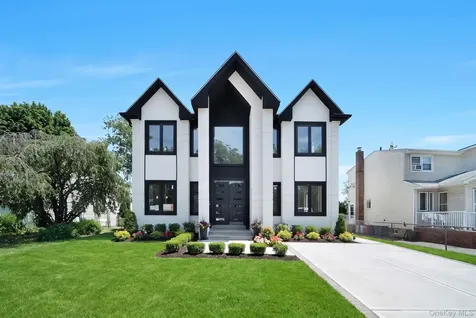748 Carman Avenue Westbury NY 11590