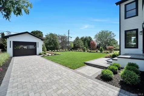 748 Carman Avenue Westbury NY 11590