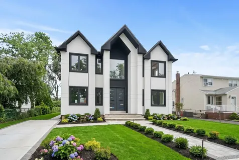 748 Carman Avenue Westbury NY 11590