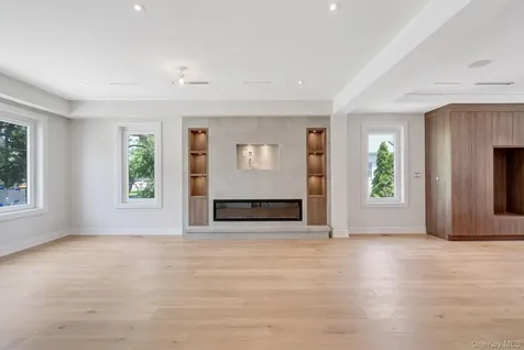 748 Carman Avenue Westbury NY 11590