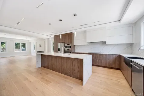 748 Carman Avenue Westbury NY 11590
