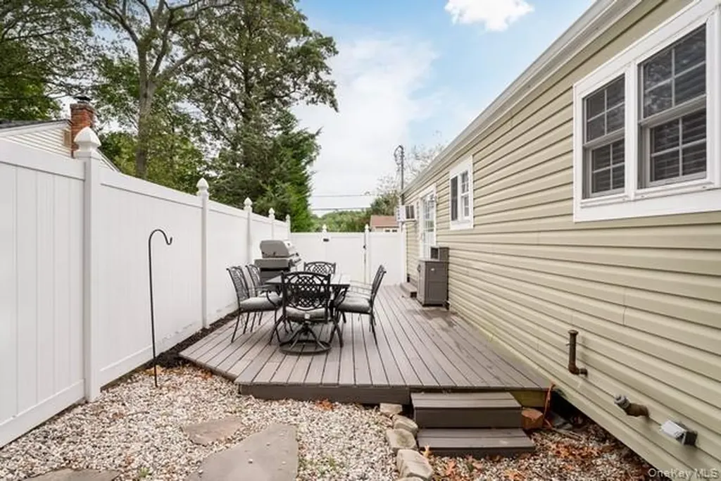 22 Babylon Drive Sound Beach NY 11789