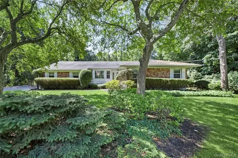315 Laurel Lane Laurel Hollow NY 11791
