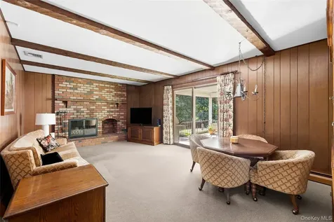 315 Laurel Lane Laurel Hollow NY 11791