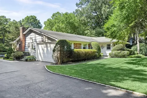 315 Laurel Lane Laurel Hollow NY 11791