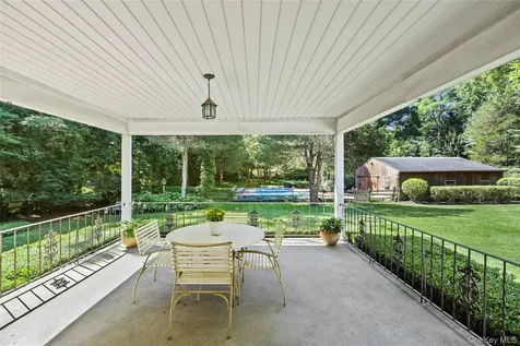 315 Laurel Lane Laurel Hollow NY 11791
