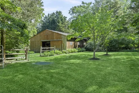 315 Laurel Lane Laurel Hollow NY 11791