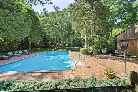 315 Laurel Lane Laurel Hollow NY 11791