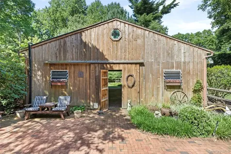 315 Laurel Lane Laurel Hollow NY 11791