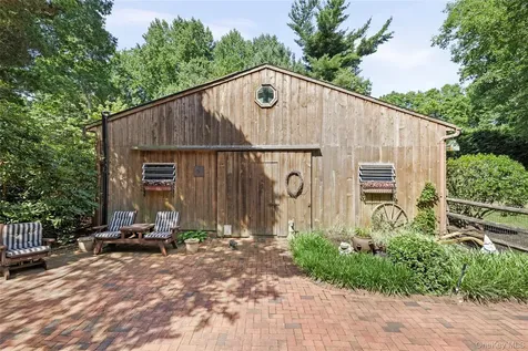 315 Laurel Lane Laurel Hollow NY 11791