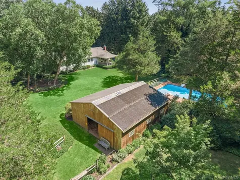 315 Laurel Lane Laurel Hollow NY 11791