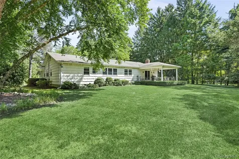 315 Laurel Lane Laurel Hollow NY 11791