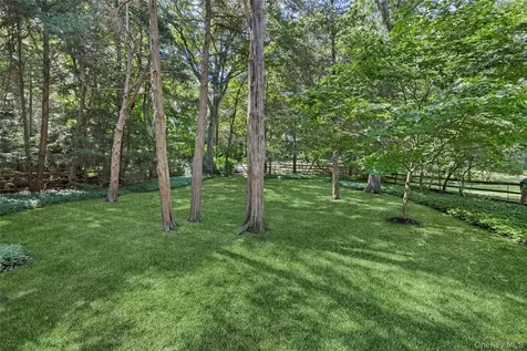 315 Laurel Lane Laurel Hollow NY 11791