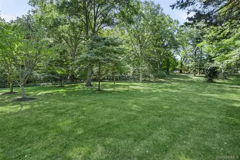315 Laurel Lane Laurel Hollow NY 11791