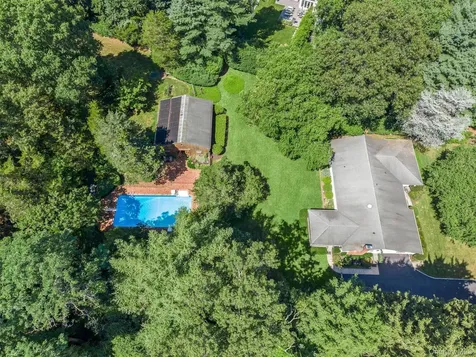 315 Laurel Lane Laurel Hollow NY 11791