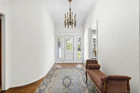 315 Laurel Lane Laurel Hollow NY 11791
