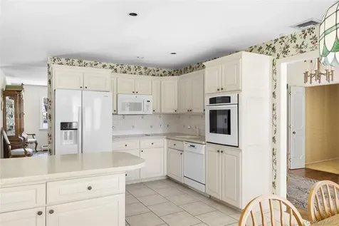 315 Laurel Lane Laurel Hollow NY 11791