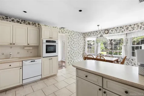 315 Laurel Lane Laurel Hollow NY 11791