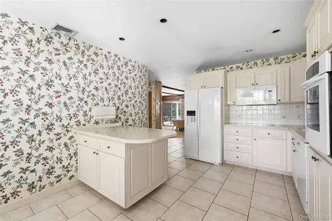 315 Laurel Lane Laurel Hollow NY 11791