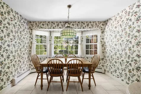 315 Laurel Lane Laurel Hollow NY 11791