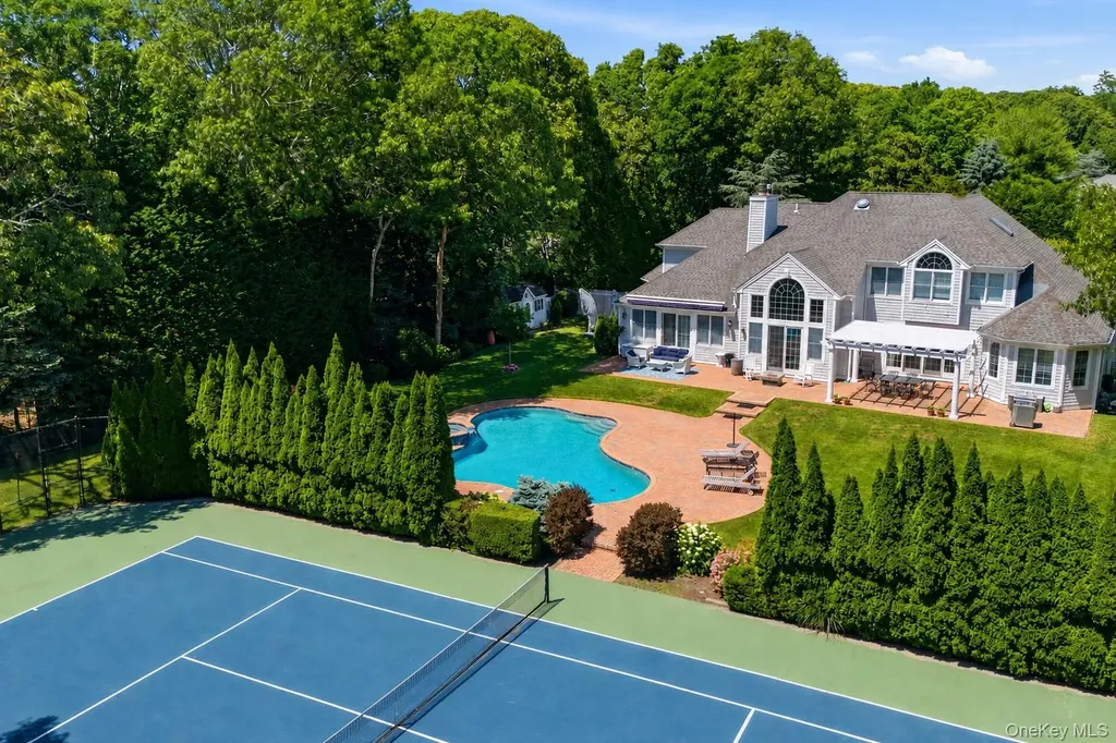 19 Cedarfield Lane Westhampton NY 11977