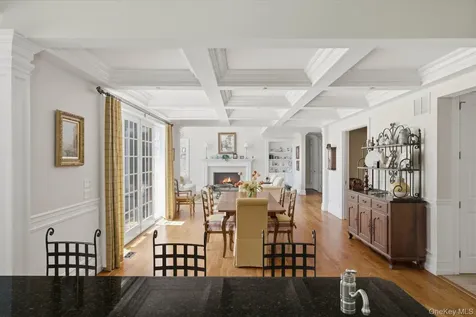 19 Cedarfield Lane Westhampton NY 11977