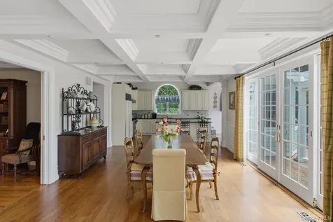 19 Cedarfield Lane Westhampton NY 11977