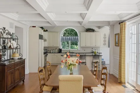 19 Cedarfield Lane Westhampton NY 11977
