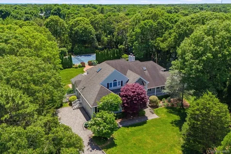 19 Cedarfield Lane Westhampton NY 11977