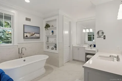 19 Cedarfield Lane Westhampton NY 11977