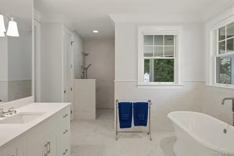 19 Cedarfield Lane Westhampton NY 11977