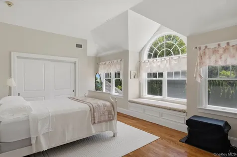 19 Cedarfield Lane Westhampton NY 11977