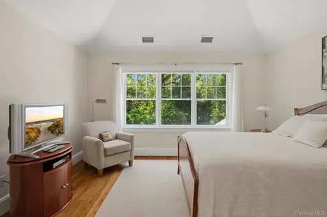 19 Cedarfield Lane Westhampton NY 11977